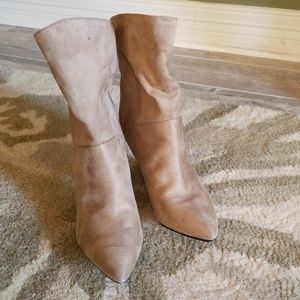 Indigo Rd. tan suede boots